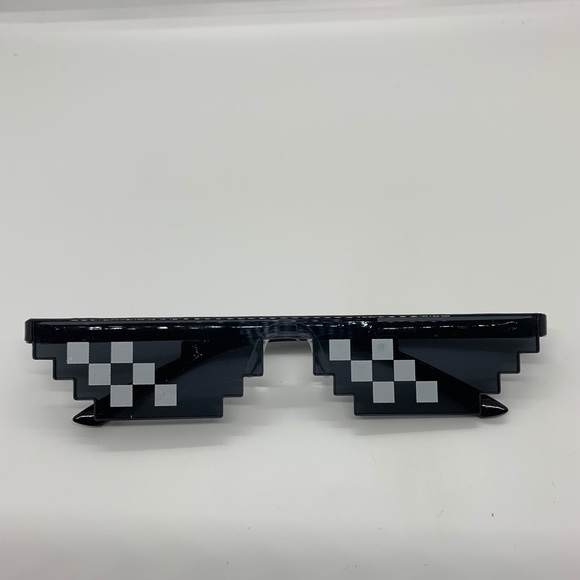 Meme 8-bit pixelated sunglasses 🕶 old school game - Picture 4 of 12